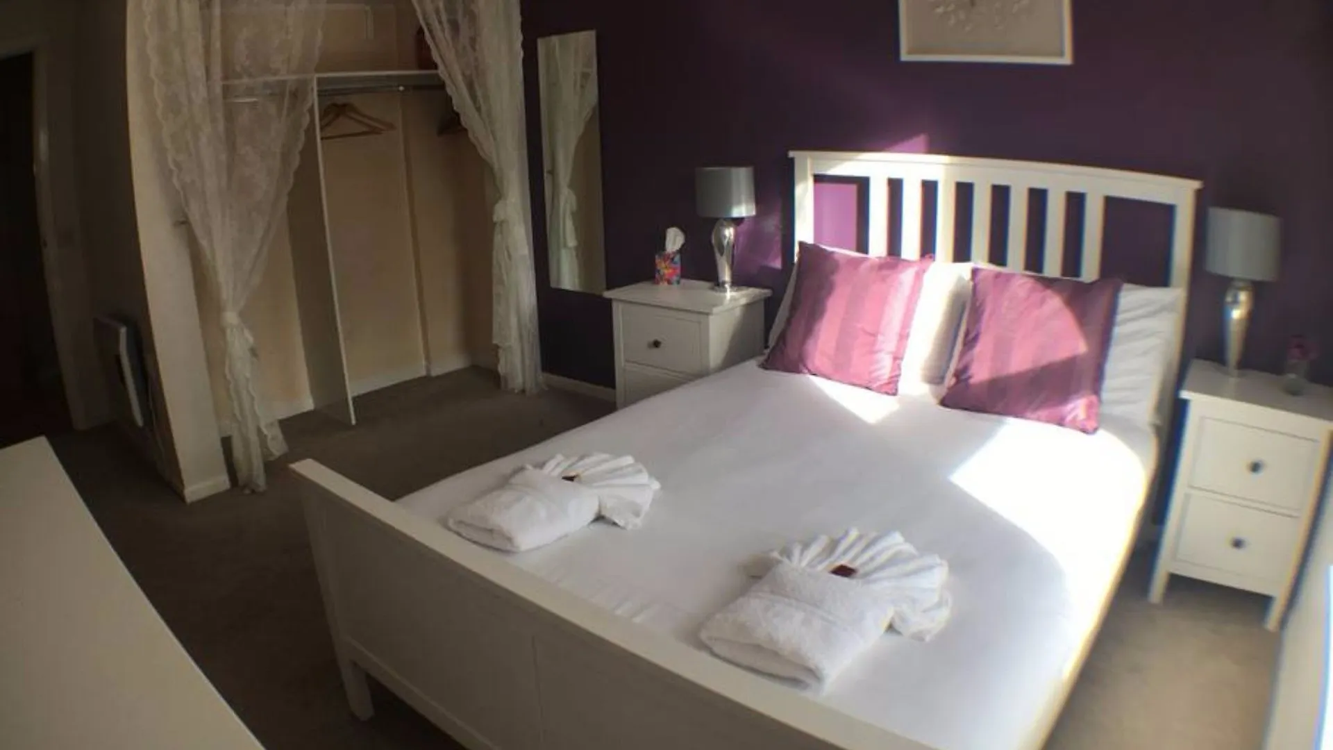 3 Bedroom Flat Near City Centre With Parking Edinburgh 0*,